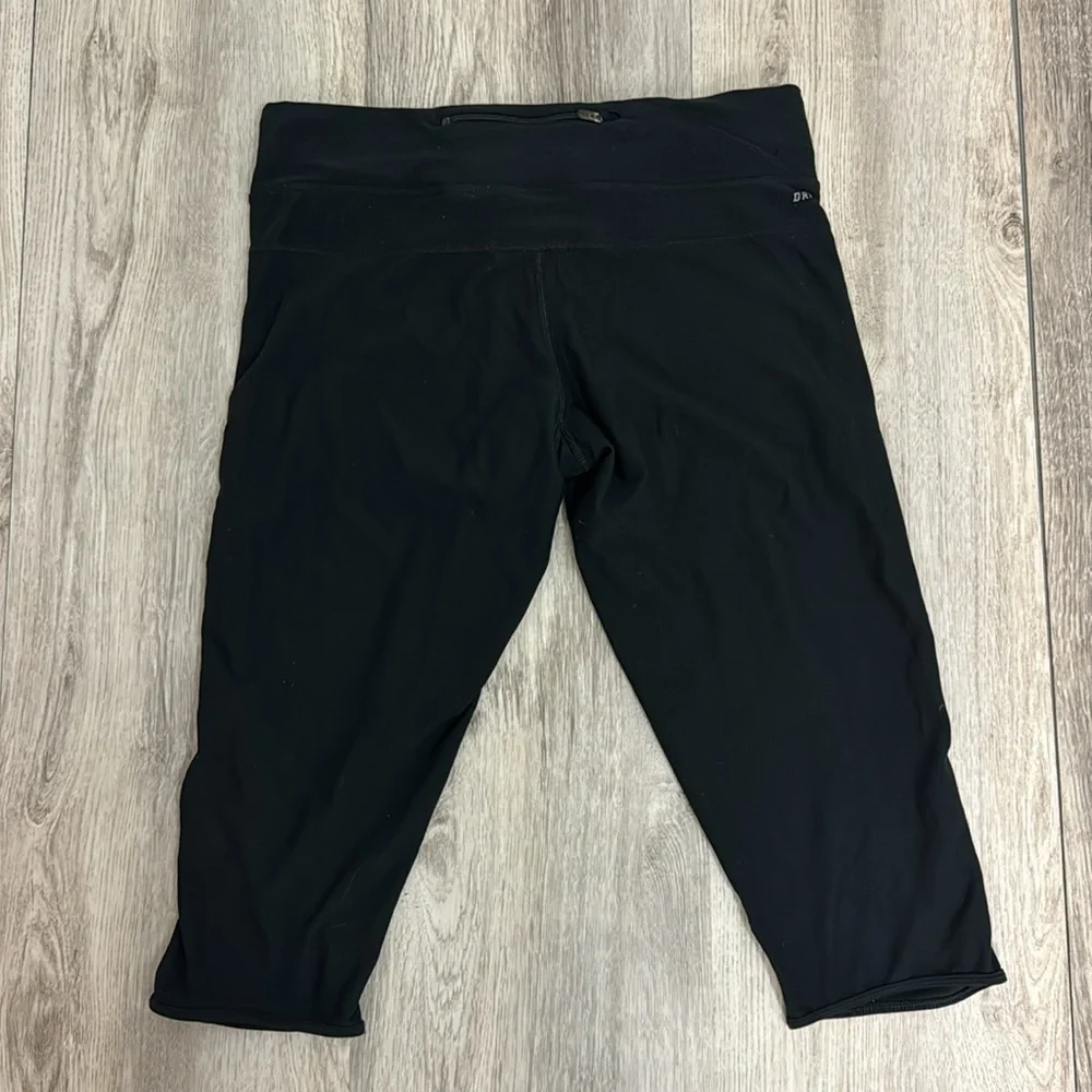 Nike women’s dri fit capris size medium